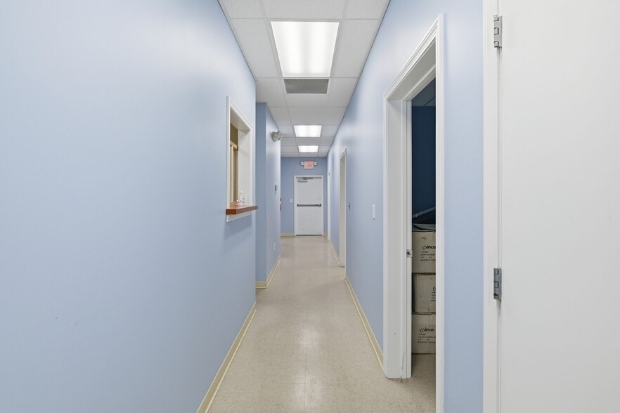 More Photos Of 2 Foxwood Dr, Windsor Locks Medical For Sale