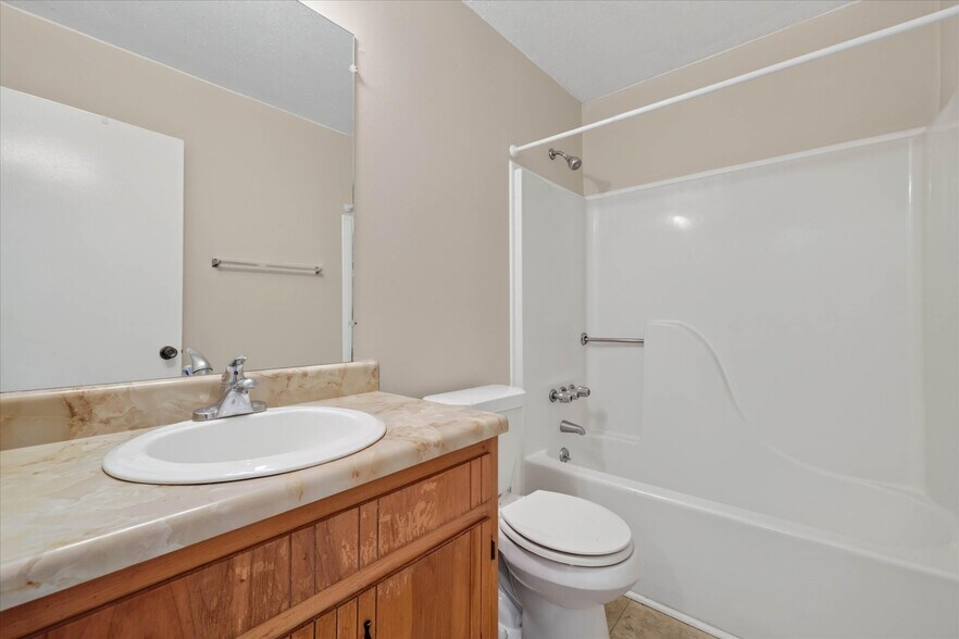 More Photos Of 1531 E Knollwood Cir, Clarksville Apartments For Sale