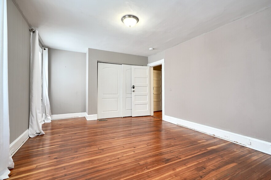 More Photos Of 16-18 Sudbrook Ln, Pikesville Office Residential For Sale