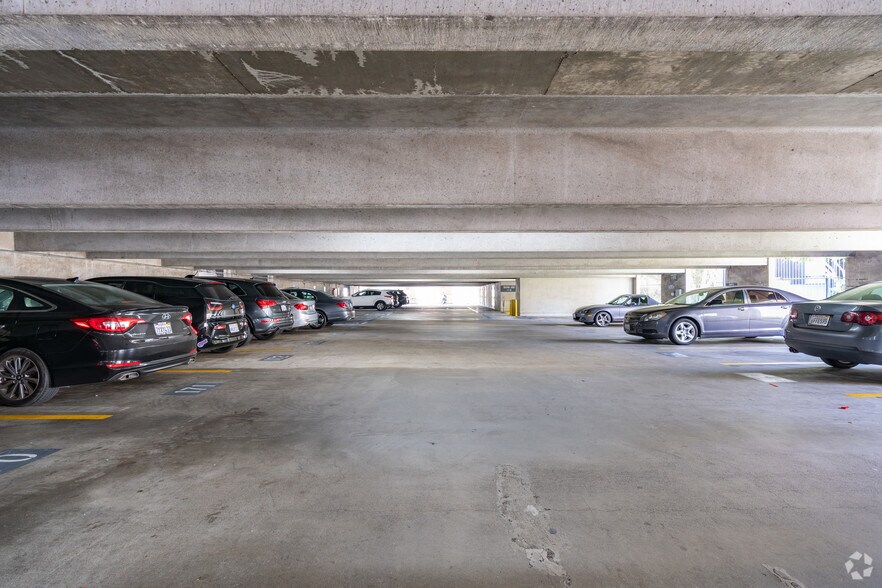 More Photos Of 400 Oceangate, Long Beach Office For Lease