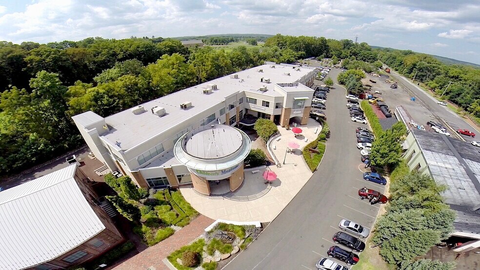 More Photos Of 500-580 Union Square Dr, New Hope Office For Lease