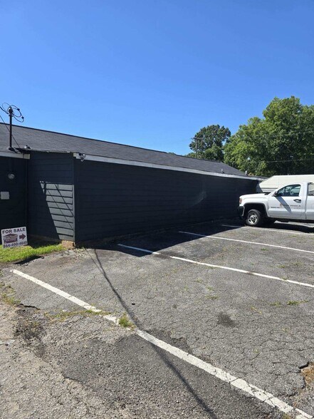 More Photos Of 305.5 N Logan St, Gaffney Storefront Retail Residential For Sale