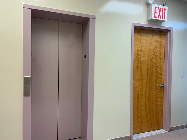 More Photos Of 153-17 Jamaica Ave, Jamaica Office For Lease