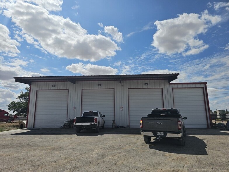 More Photos Of 11010 W Joan Dr, Odessa Warehouse For Sale