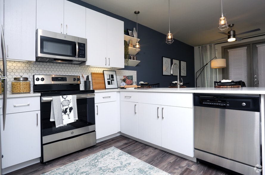 More Photos Of 195 W Davis St, Dallas Apartments For Lease