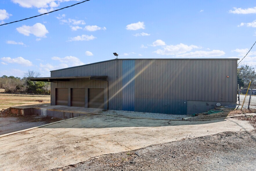 More Photos Of 207 N Kenneth St, Walhalla Warehouse For Lease