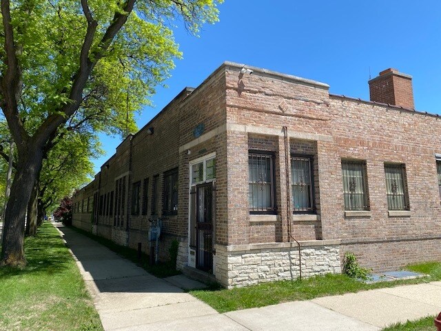 Primary Photo Of 3860 N Palmer St, Milwaukee Flex For Sale