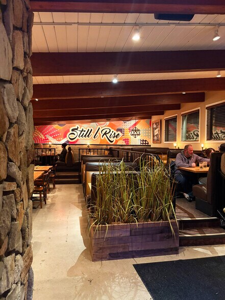 More Photos Of 4703 NE Fremont St, Portland Restaurant For Lease