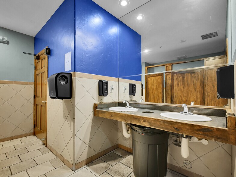 More Photos Of 991 Platte River Blvd, Brighton Storefront For Sale