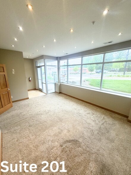 More Photos Of 6500 University Ave, Windsor Heights Apartments For Lease