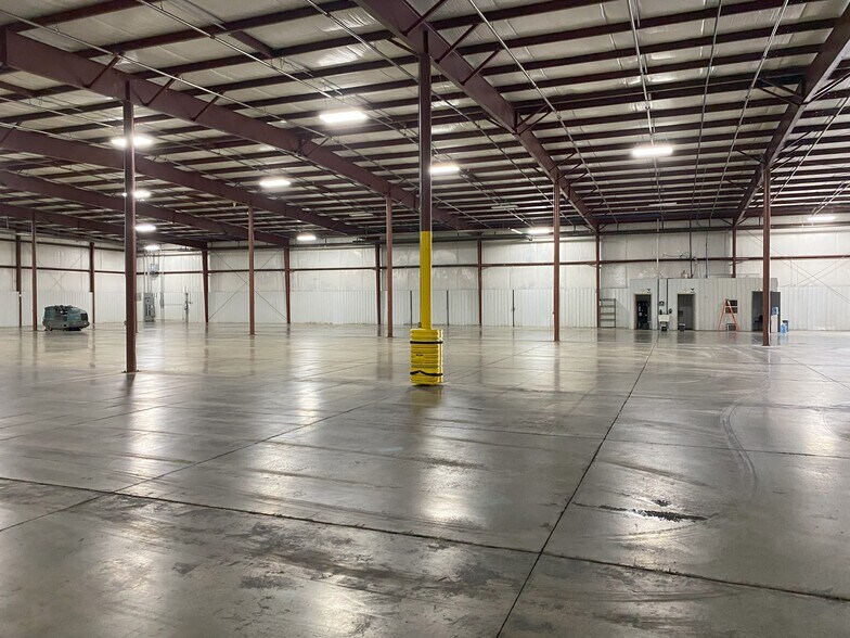 More Photos Of 501 North Pky, West Unity Warehouse For Lease