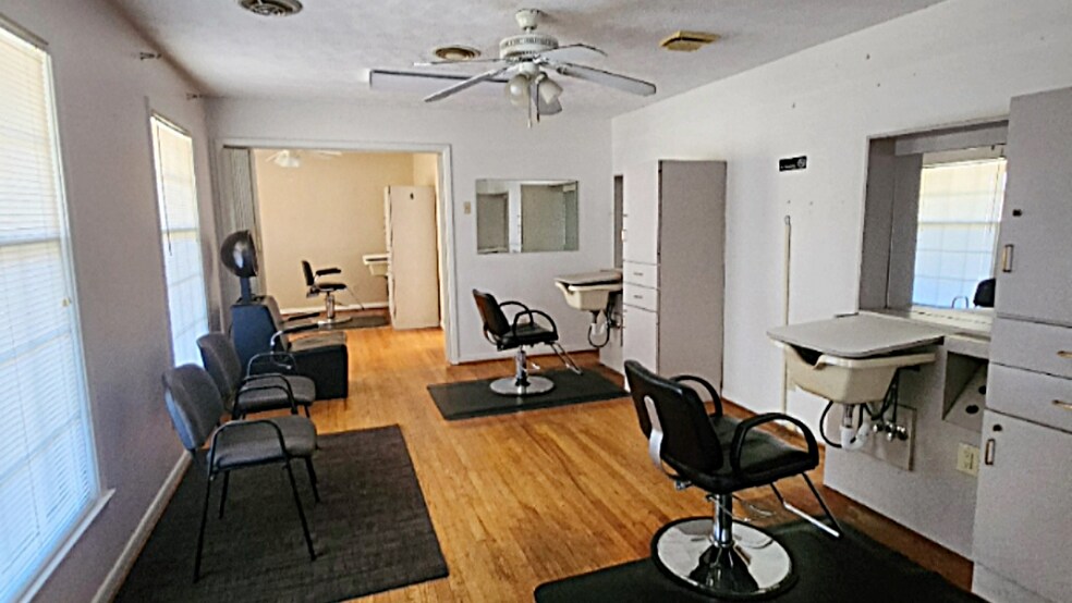 More Photos Of 7117 Raeford Rd, Fayetteville Freestanding For Lease