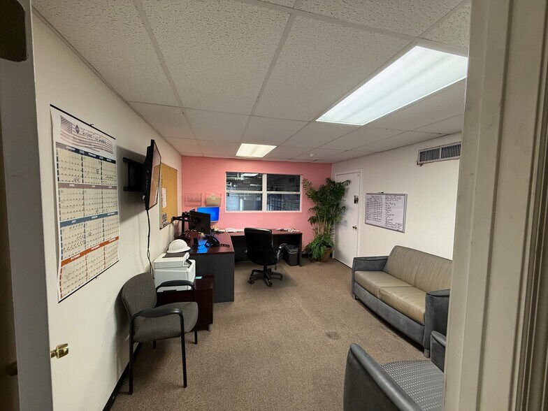 More Photos Of 2 US Highway 17 92 N, Haines City Showroom For Sale