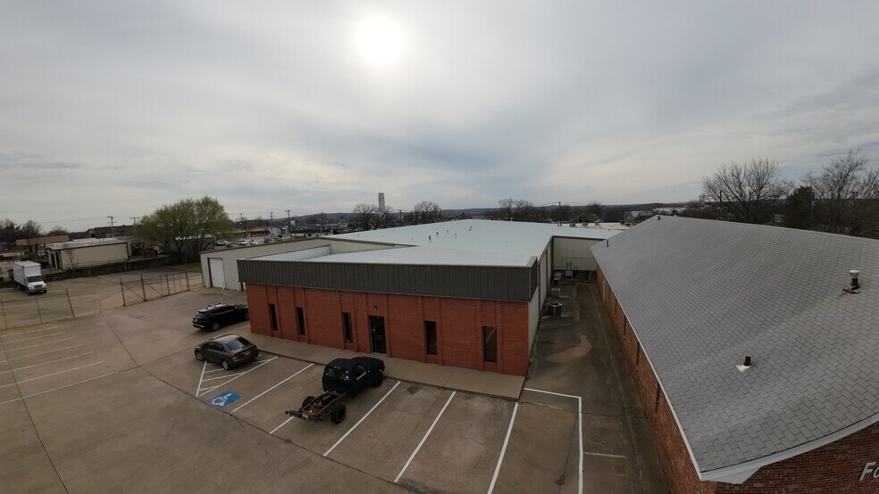 More Photos Of 710 S Adams St, Sapulpa Distribution For Sale