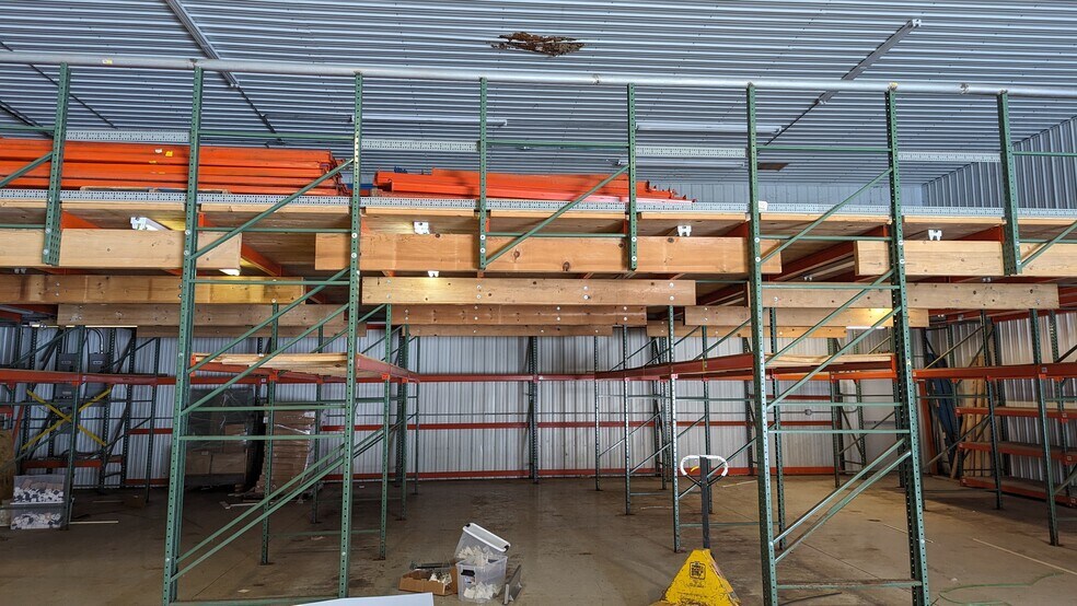 More Photos Of 1556-1562 Telegraph Dr, Pontiac Warehouse For Lease