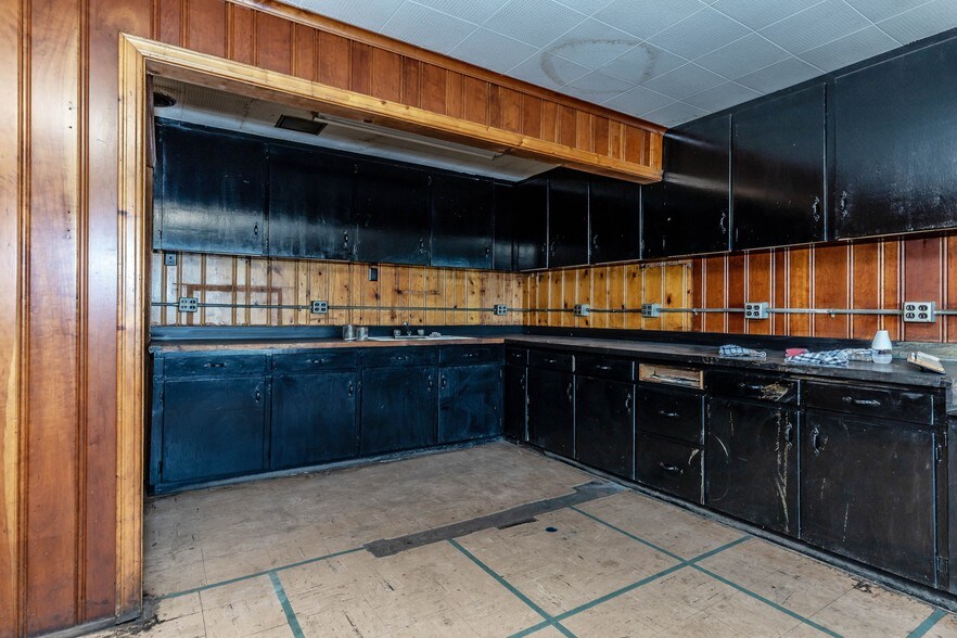 More Photos Of 283 N Main St, Fredericktown Industrial For Sale