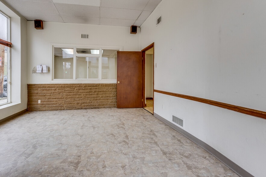 More Photos Of 6300 Forward Ave, Pittsburgh Storefront Retail Residential For Lease