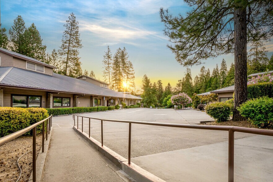 More Photos Of 944 McCourtney Rd, Grass Valley Unknown For Lease