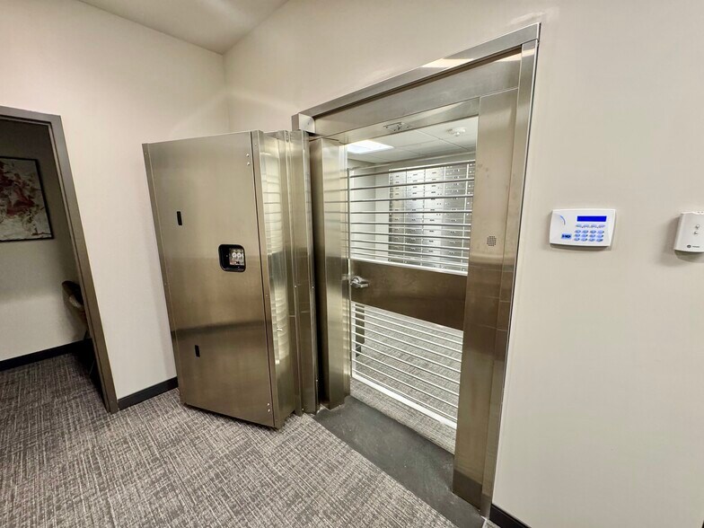 More Photos Of 222 E Park St, Edwardsville Office For Lease