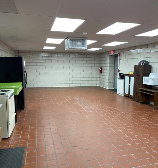 More Photos Of 1313 N Main St, Evansville Storefront For Sale