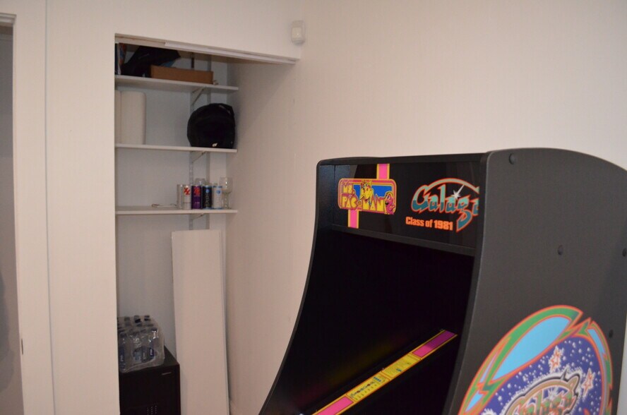 More Photos Of 7311-7323 NW 12th St, Miami Light Distribution For Sale