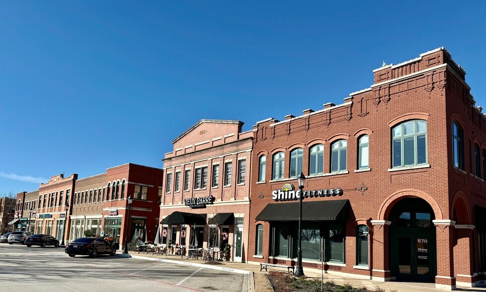 More Photos Of 300-900 Parker Sq, Flower Mound Unknown For Lease