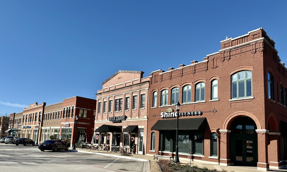 More Photos Of 300-900 Parker Sq, Flower Mound Unknown For Lease