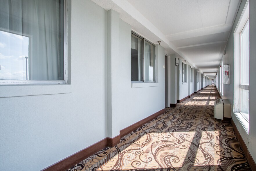 More Photos Of 6910 27th St, Moline Hotel For Sale