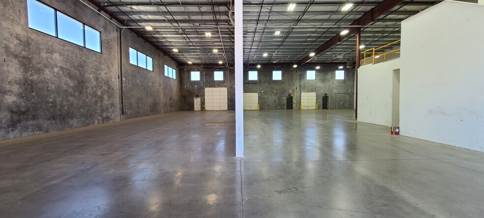 More Photos Of 2980 19th St SE, Salem Warehouse For Lease