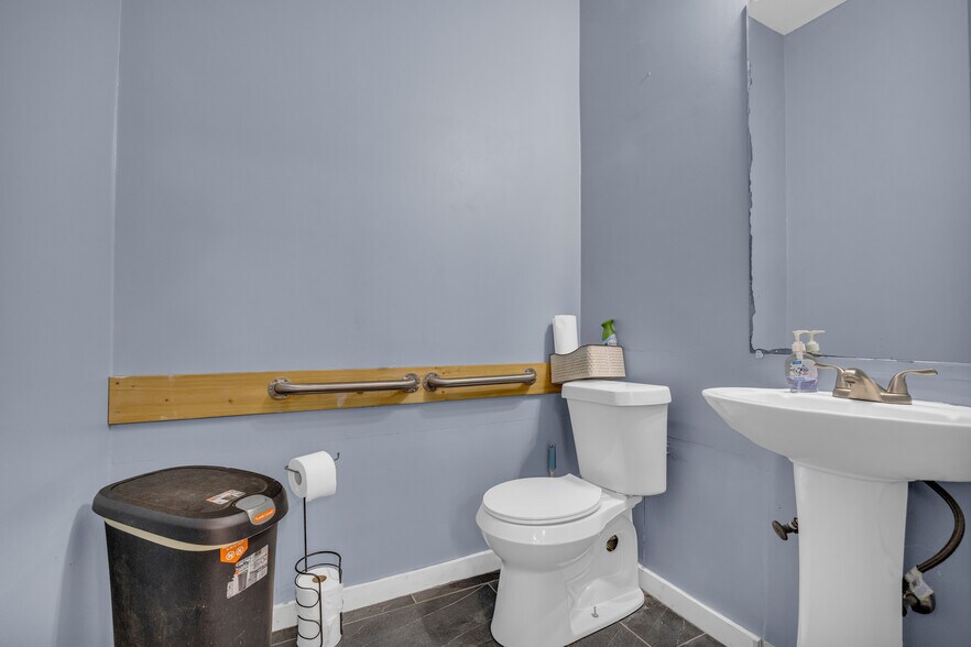 More Photos Of 252 Komplex Dr, Carnesville Warehouse For Sale