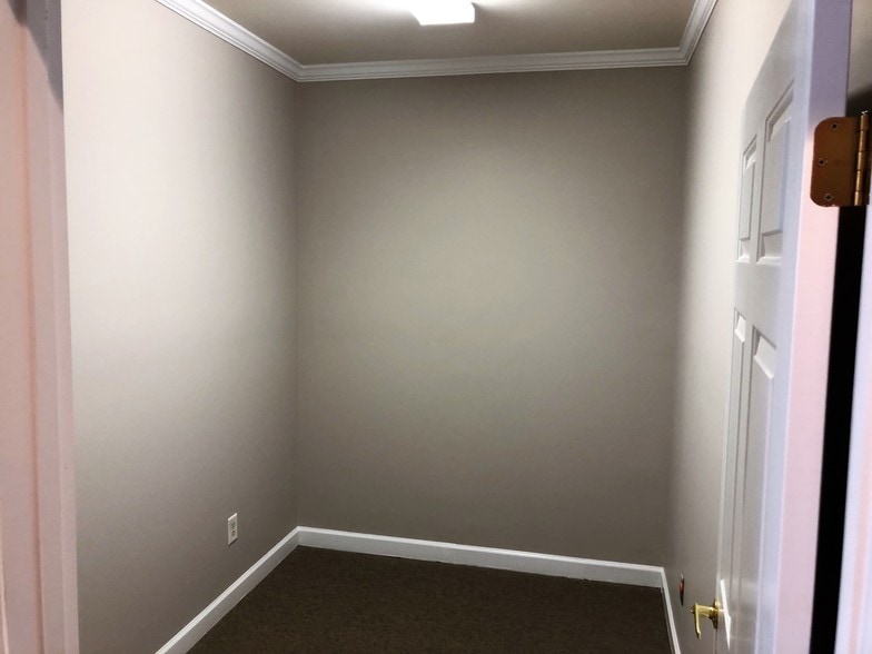 More Photos Of 2450 Atlanta Hwy, Cumming Office For Lease