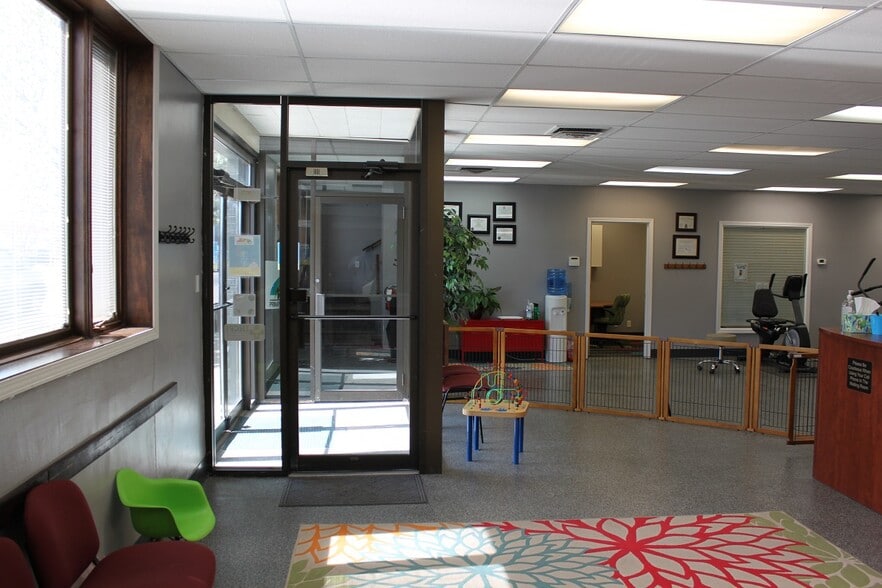 More Photos Of 224 E Main St, Burley Office For Sale