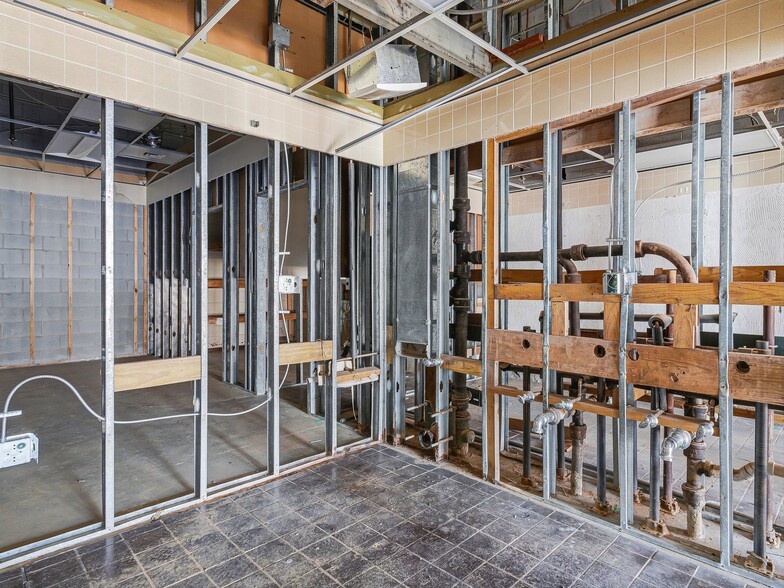 More Photos Of 840 Riverside Dr, Asheville Warehouse For Sale