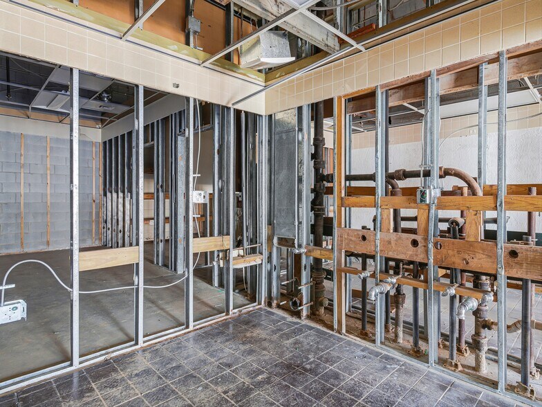 More Photos Of 840 Riverside Dr, Asheville Warehouse For Lease