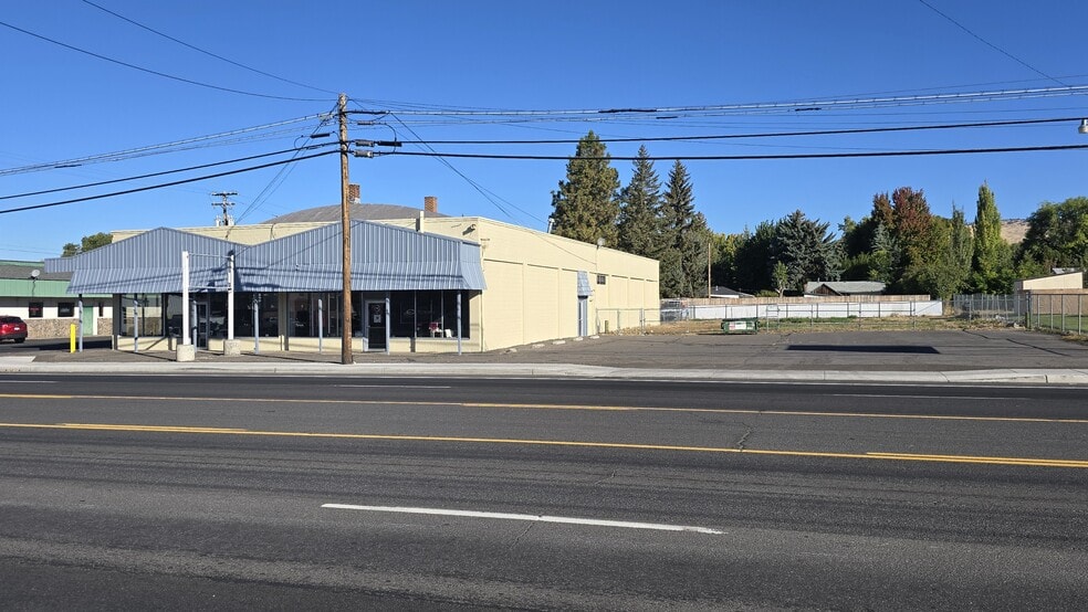 Primary Photo Of 4609 S 6th St, Klamath Falls Storefront For Sale