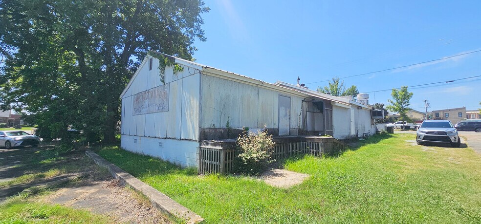 More Photos Of 6 N Roosevelt St, York Restaurant For Sale