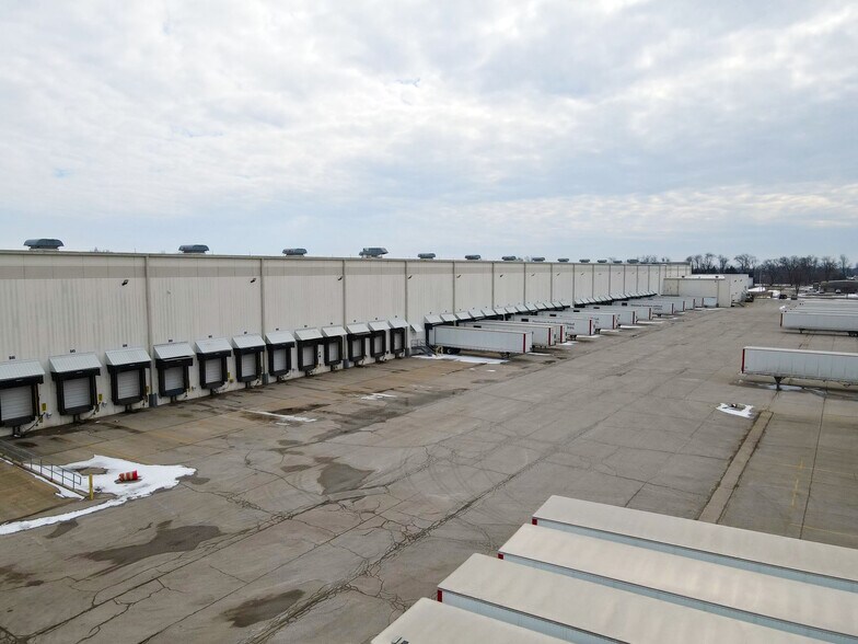 More Photos Of 33 Industrial Pky, La Porte Distribution For Lease