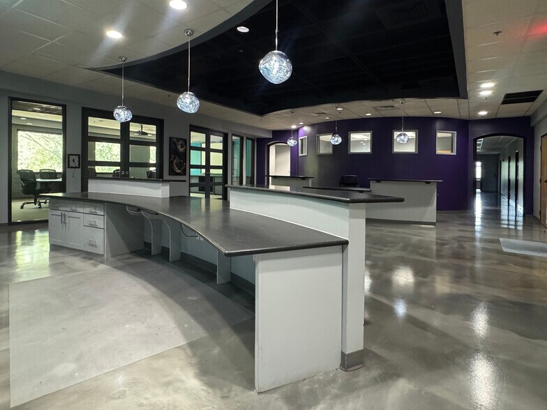 More Photos Of 8500 Bluffstone Cv, Austin Office For Sale