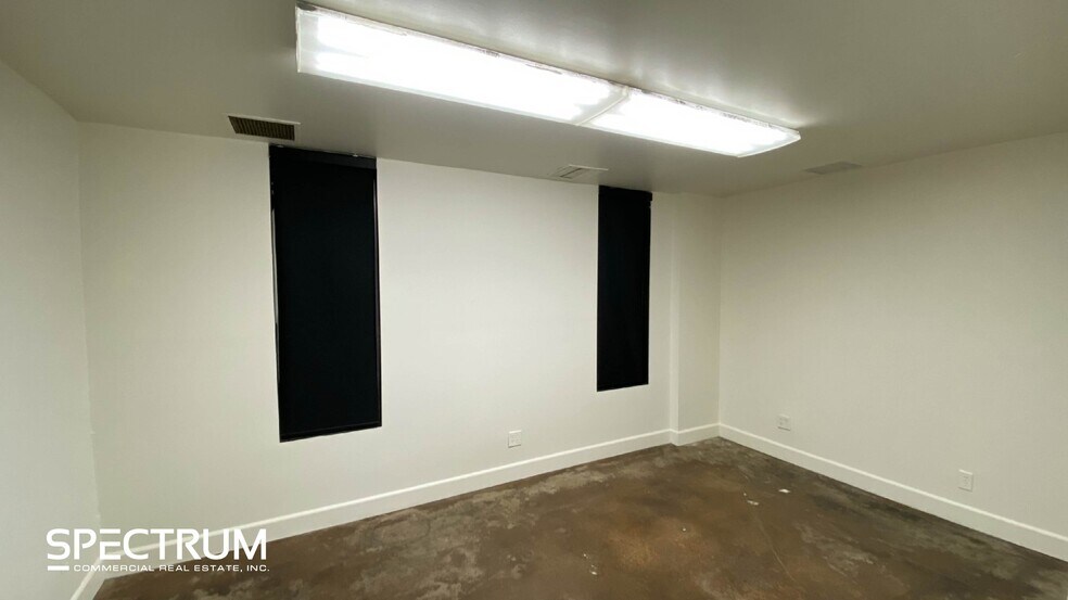 More Photos Of 7002 Sophia Ave, Van Nuys Showroom For Lease