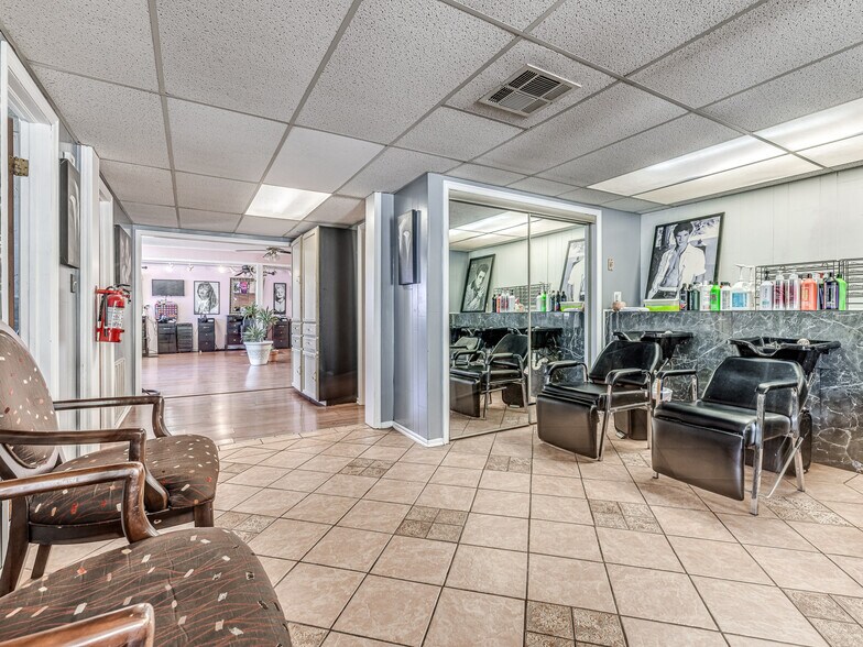 More Photos Of 2000 S Midwest Blvd, Oklahoma City Freestanding For Sale