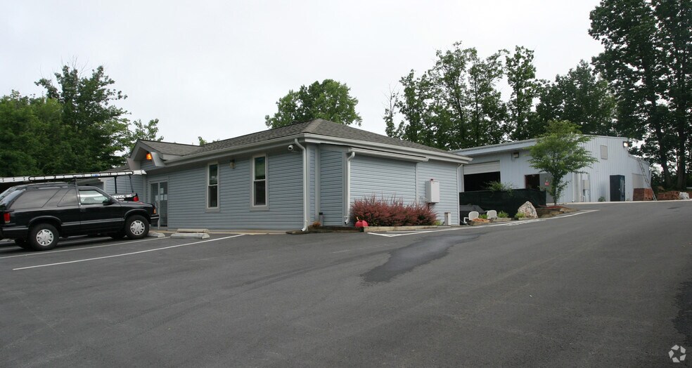 More Photos Of 8045 Snouffers School Rd, Gaithersburg Warehouse For Lease