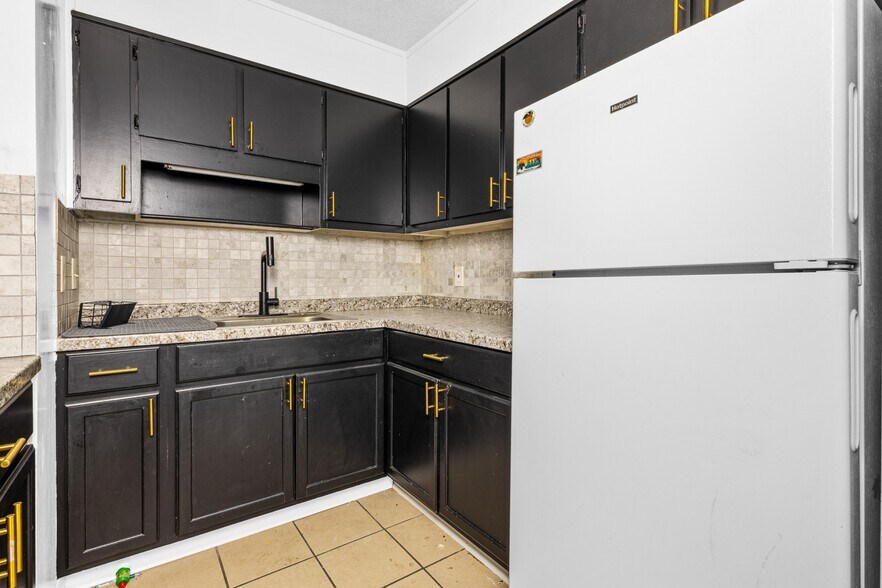 More Photos Of 210 Matthews Ave, Carrollton Apartments For Sale