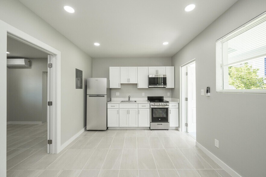 More Photos Of 818 Elizabeth St, Key West Apartments For Sale