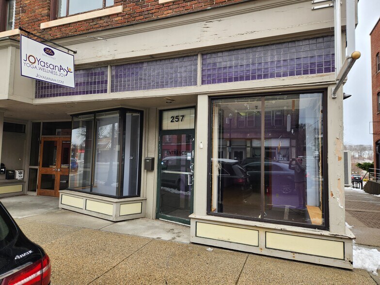 More Photos Of 253-255 Main St, Webster Loft Creative Space For Lease