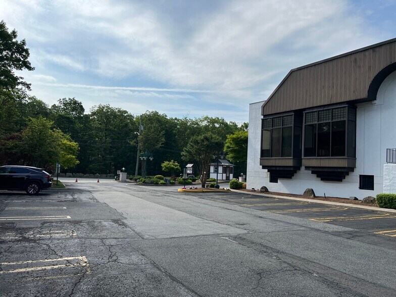 More Photos Of 385 US Route 9W, Alpine Restaurant For Sale