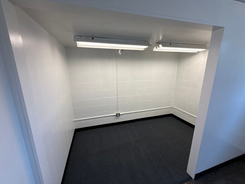 More Photos Of 2607 W Olive Ave, Burbank Office For Lease