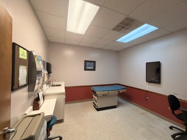 More Photos Of 555 Bluebird Blvd, Fort Valley Healthcare For Sale
