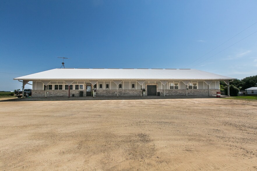 Primary Photo Of 14877 Hwy 20, East Dubuque Restaurant For Sale