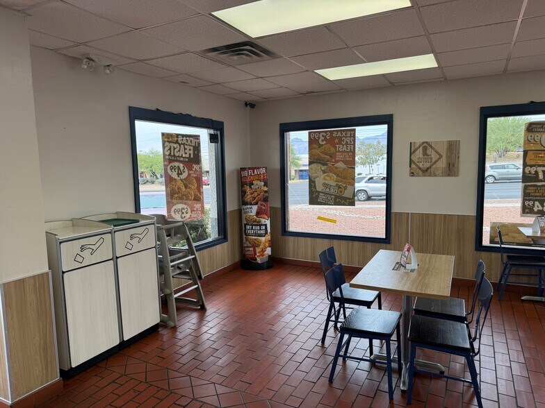 More Photos Of 7980 E Broadway Blvd, Tucson Fast Food For Lease