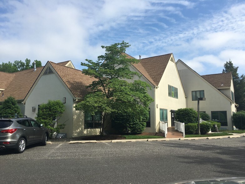 More Photos Of 30 Jackson Rd, Medford Medical For Lease